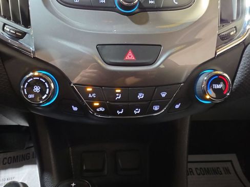 Used 2018 Chevrolet Cruze LT w/ Convenience Package FWD image 16