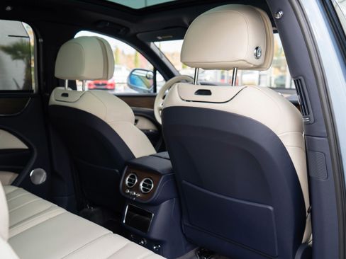 Used 2023 Bentley Bentayga image 36