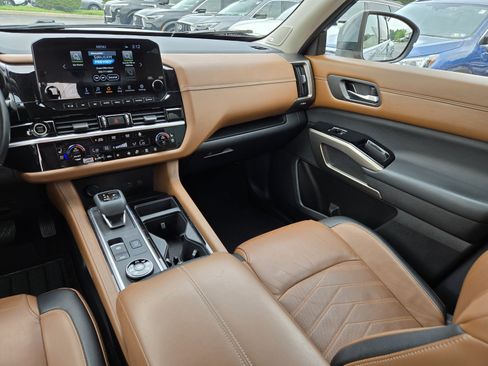 Used 2022 Nissan Pathfinder Platinum w/ Cargo Package AWD/4WD image 14