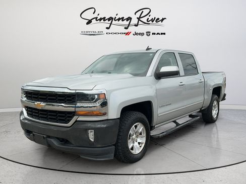 Used 2018 Chevrolet Silverado 1500 LT w/ LT Fleet Convenience Package AWD/4WD image 3