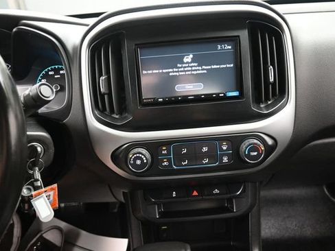 Used 2017 Chevrolet Colorado LT w/ LT Convenience Package RWD image 10