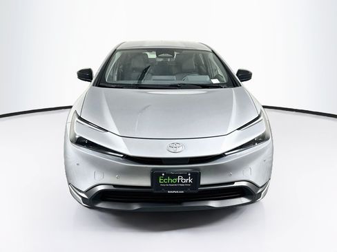 Used 2025 Toyota Prius LE FWD image 2