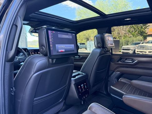 Used 2025 GMC Yukon Denali Ultimate AWD/4WD image 33
