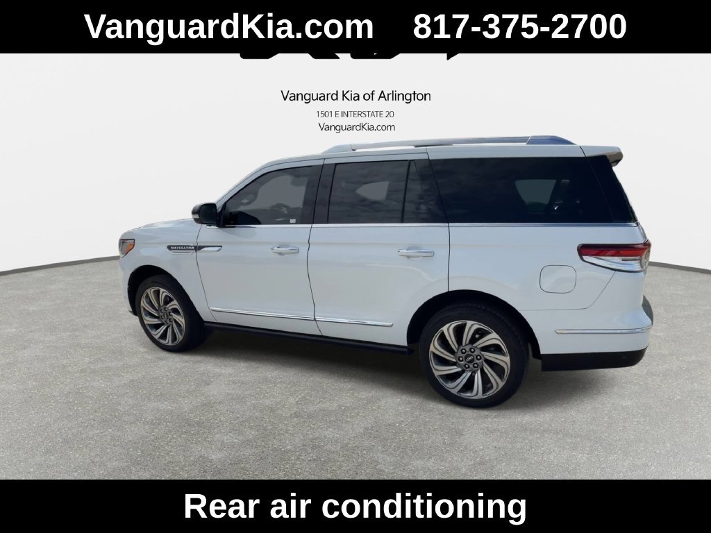 Used 2022 Lincoln Navigator 4WD image 7