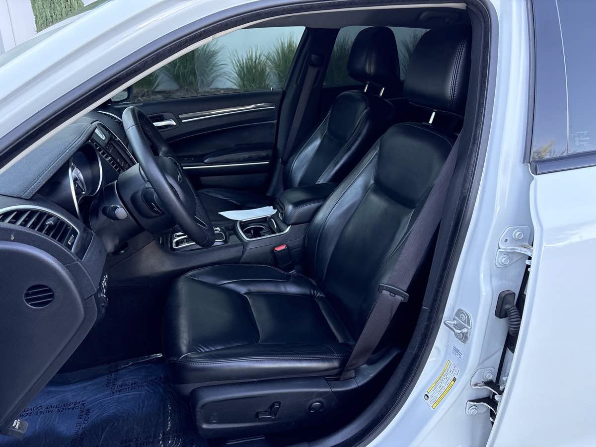 Used 2022 Chrysler 300 Touring L RWD image 18