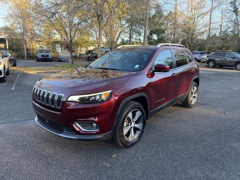 Used 2019 Jeep Cherokee Limited w/ Luxury Group image 3