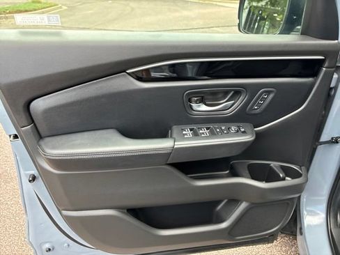 Used 2025 Honda Pilot Touring image 12