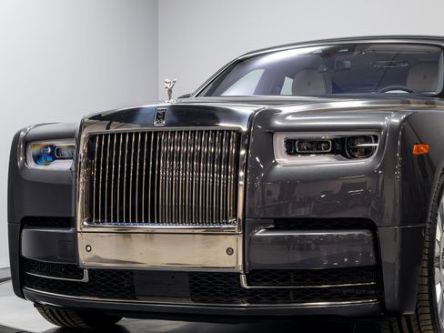 Used 2019 Rolls-Royce Phantom Sedan image 95