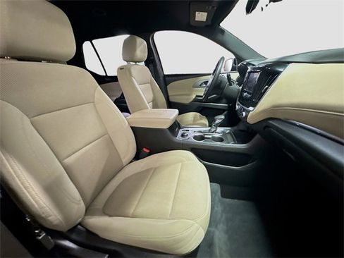 Used 2022 Chevrolet Traverse LS image 31