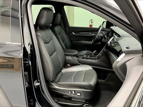 Used 2024 Cadillac XT6 Sport w/ Technology Package image 10