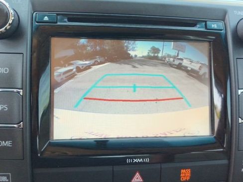 Used 2017 Toyota Camry XLE FWD image 16