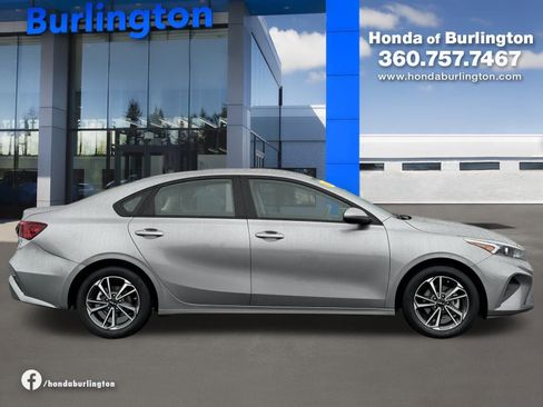 Used 2023 Kia Forte LXS image 7