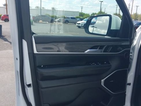 Used 2022 Jeep Wagoneer Series II AWD/4WD image 5