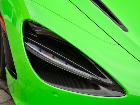 Used 2024 McLaren 750S Spider RWD image 6