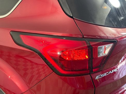 Used 2019 Ford Escape SE image 36