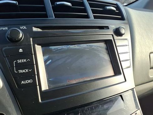 Used 2013 Toyota Prius V Two image 19