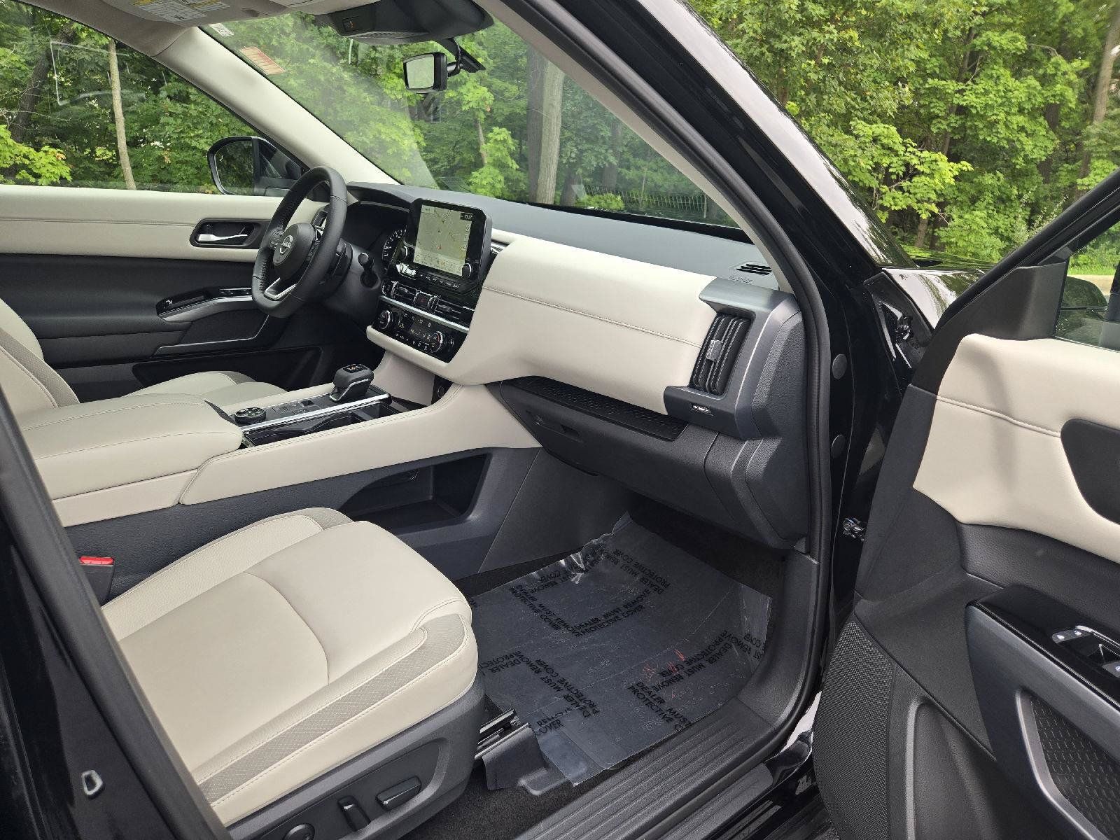 Used 2025 Nissan Pathfinder SL AWD/4WD image 22