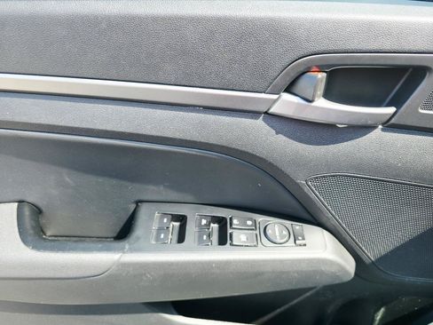 Used 2017 Hyundai Elantra Limited w/ Limited Tech Package 04 FWD image 27