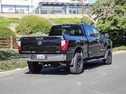 Used 2017 Nissan Titan SV RWD image 7