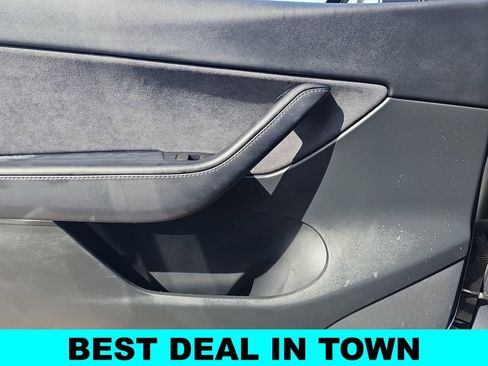 Used 2022 Tesla Model Y Long Range AWD/4WD image 30