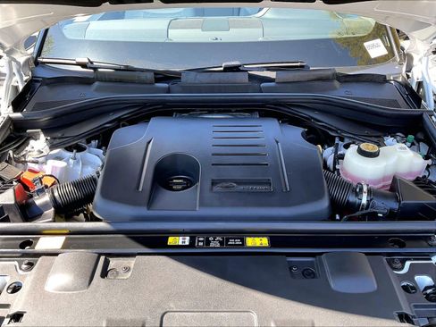 Used 2025 Land Rover Range Rover Sport S image 12