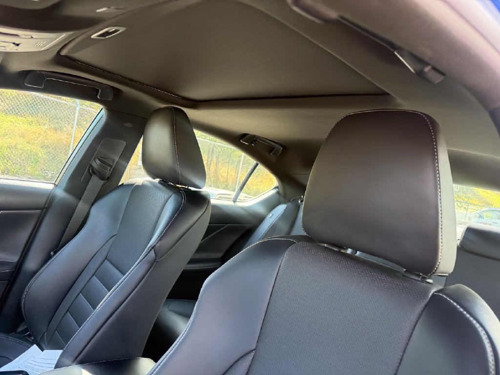 Used 2025 Lexus IS 350 F Sport RWD image 11
