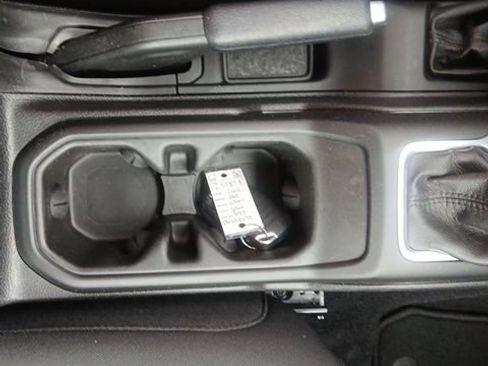 Used 2023 Jeep Wrangler Sport image 31