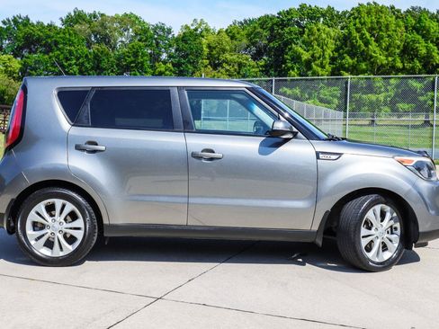 Used 2014 Kia Soul + FWD image 5