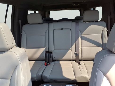 Used 2023 Chevrolet Suburban LT w/ Luxury Package AWD/4WD image 32