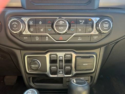 Used 2020 Jeep Gladiator Sport w/ Quick Order Package 24S AWD/4WD image 15
