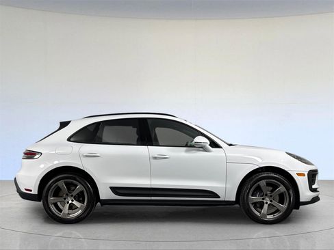Used 2025 Porsche Macan image 9