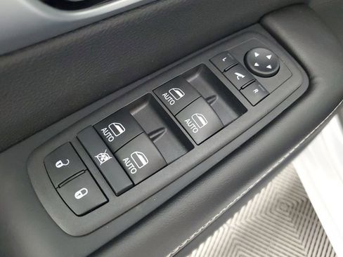 New 2026 Chrysler Pacifica Limited image 28