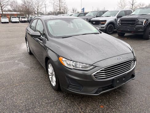 Used 2020 Ford Fusion SE image 3