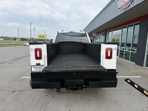 Used 2022 Ford F250 XL w/ Power Equipment Group image 5