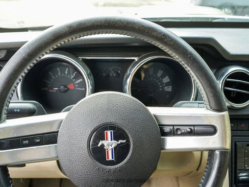 Used 2005 Ford Mustang Convertible RWD image 29