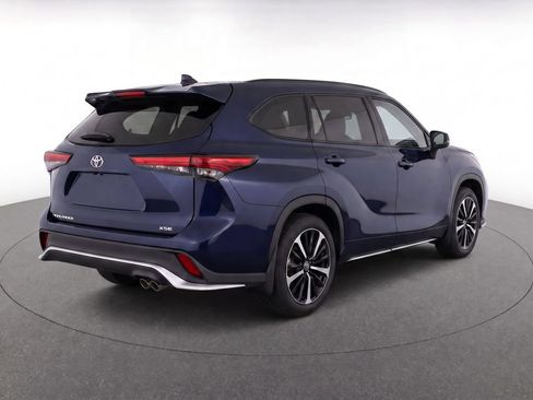 Used 2022 Toyota Highlander XSE FWD image 6