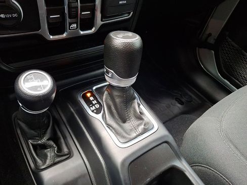 Used 2022 Jeep Wrangler Unlimited Sport AWD/4WD image 16