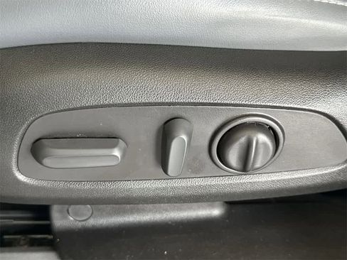 Used 2023 Buick Enclave Essence image 25