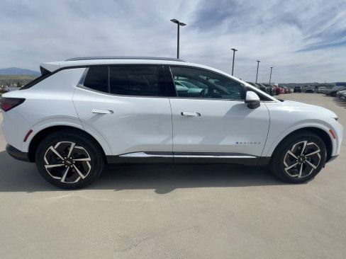 Used 2025 Chevrolet Equinox EV LT w/ Convenience Package image 9