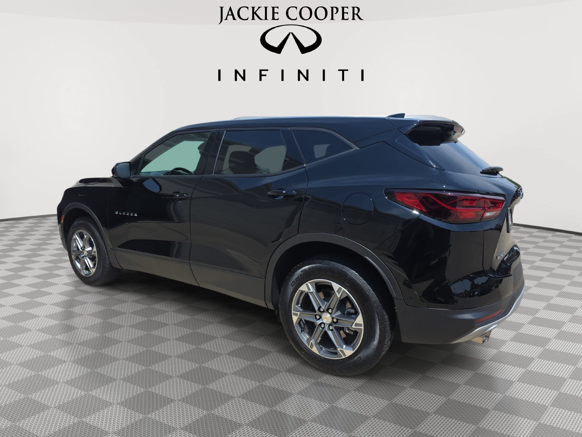Used 2025 Chevrolet Blazer LT FWD image 7