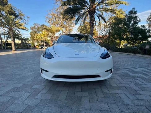 Used 2021 Tesla Model Y Long Range AWD/4WD image 2