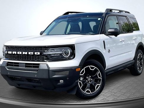 Used 2025 Ford Bronco Sport Outer Banks w/ Outer Banks Tech Package+ AWD/4WD image 3