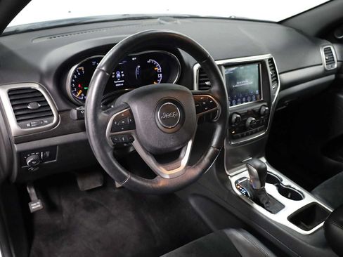 Used 2018 Jeep Grand Cherokee Altitude AWD/4WD image 4