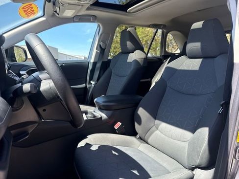 Used 2020 Toyota RAV4 XLE w/ Convenience Package image 12