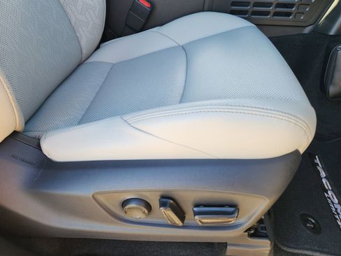 Used 2025 Toyota Tacoma Limited image 28