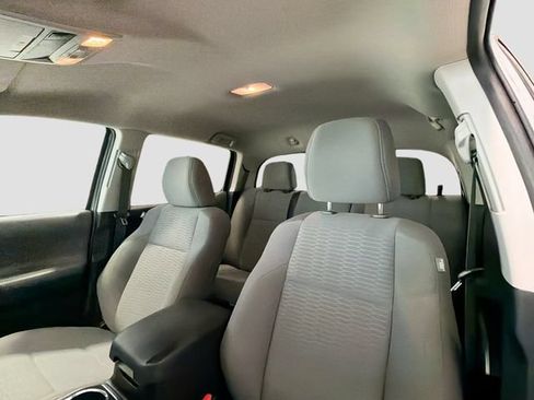 Certified 2019 Toyota Tacoma SR5 AWD/4WD image 18