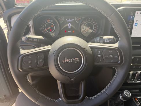 Used 2025 Jeep Wrangler Sport AWD/4WD image 12