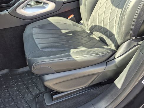 Used 2025 Mercedes-Benz GLS 63 AMG 4MATIC image 27