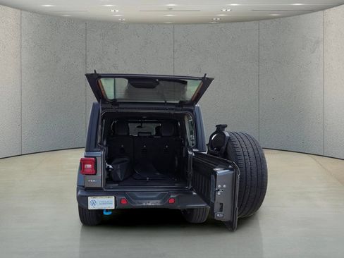 Used 2022 Jeep Wrangler Unlimited Sahara w/ Cold Weather Group AWD/4WD image 25