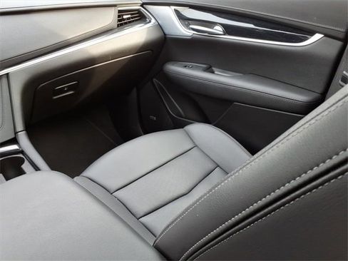 Certified 2025 Cadillac XT5 Premium Luxury image 10